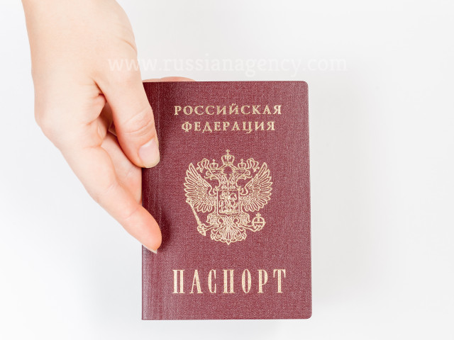 Русия отнема паспортите на хора, които нямат право да пътуват в чужбина