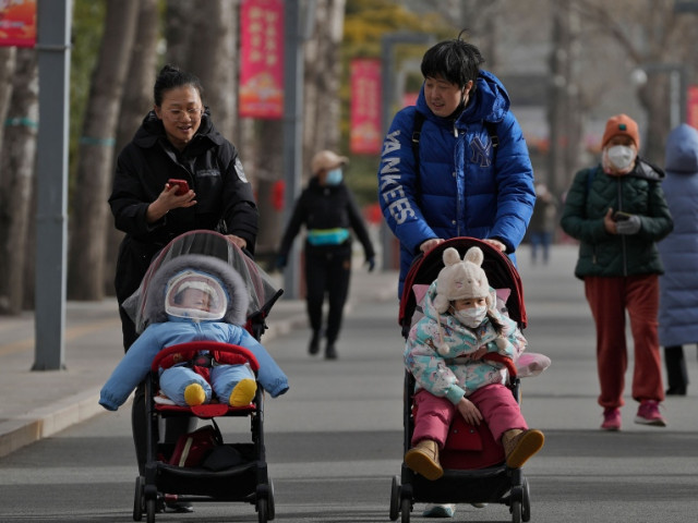 Населението на Китай намалява за втора поредна година