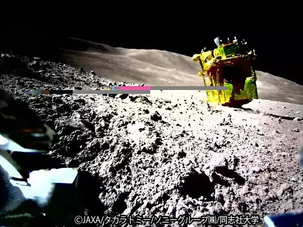 Япония публикува първата снимка на своя модул на повърхността на Луната