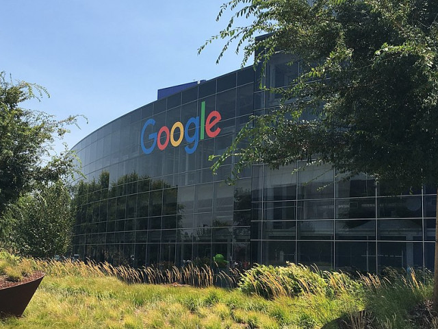 Google уволни стотици служители поради натиска на конкурентите