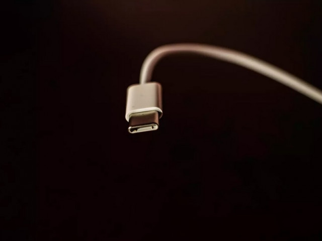 ЕС стандартизира зарядните устройства: USB Type-C сега е задължителен за джаджите