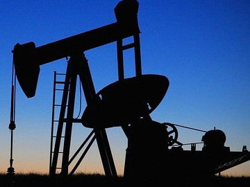 Петролът увеличи спада си - Brent достигна $76,8 за барел