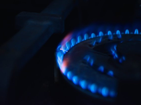 Цените на природния газ в Европа паднаха под 350 долара