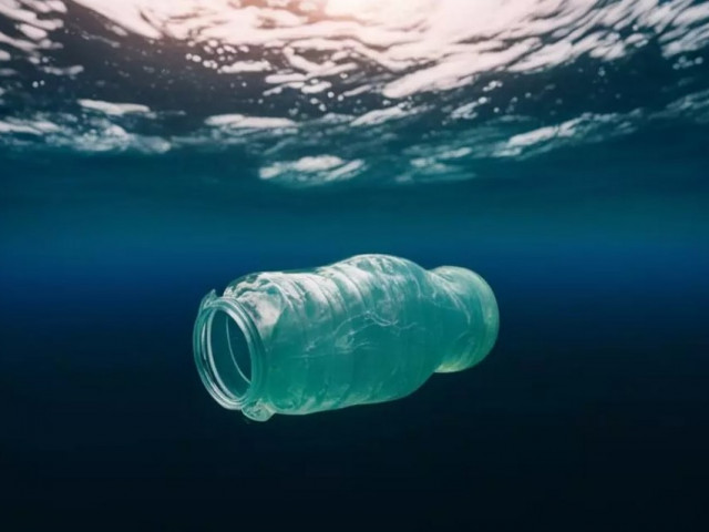 Учени разкриха истинската "същност" на нанопластмасата в океана
