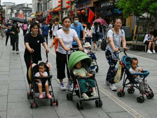 Пекин може да започне кампания за принудителна бременност