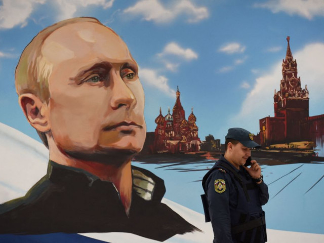 Русия избира новия си стар президент