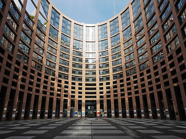 Как Европейският съюз може да възстанови доверието в своите институции?