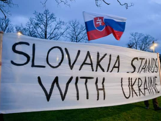 Словакия: управляващите са против военната помощта за Украйна, гражданите – за