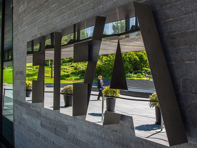 FIFA промени устава си, така че може да се изнесе от Цюрих