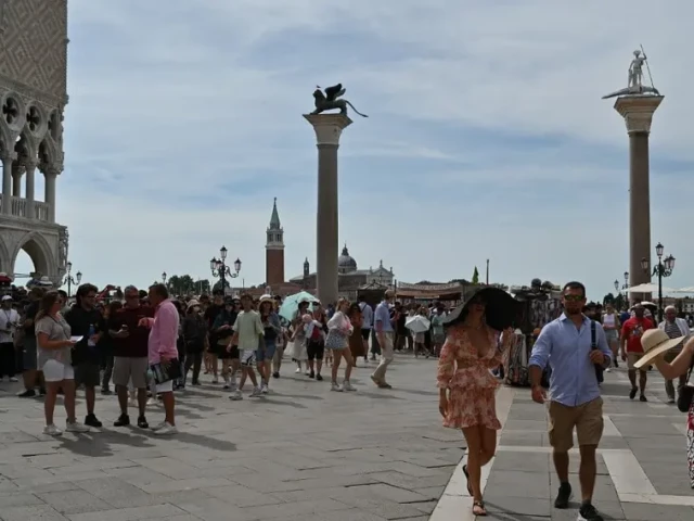 Венеция забранява големи туристически групи