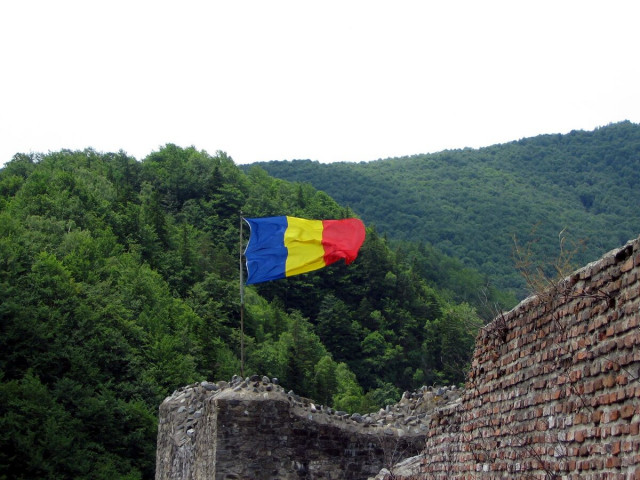 Румънски граничари задържаха украинска двойка с 1,4 милиона долара