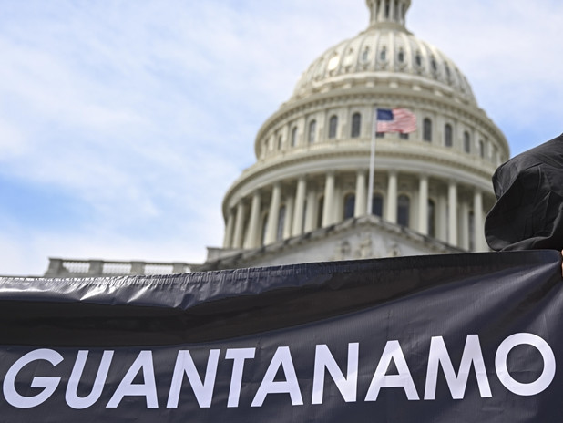 https://www.cash.bg/articles/20632/administraciyata-na-tramp-se-gotvi-da-prehvarli-hilyadi-nezokonni-imigranti-v-guantanamo