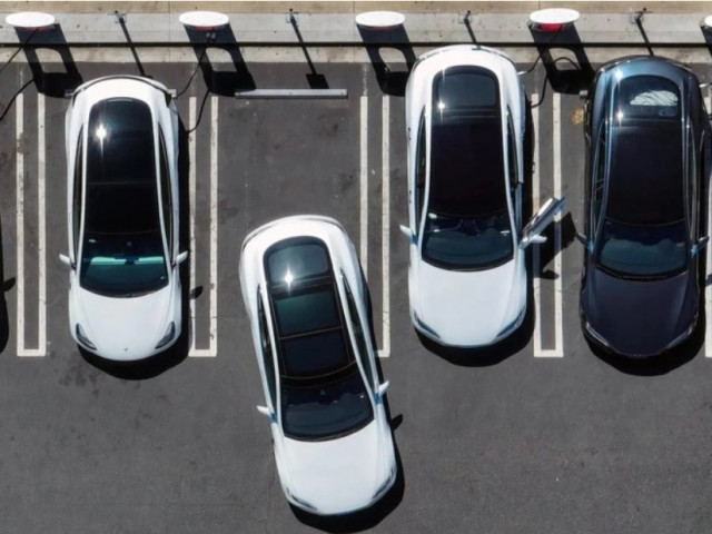 https://www.cash.bg/articles/22466/tesla-izteglya-blizo-3-miliona-avtomobila-v-kitay-zaradi-problemi-s-drazhkite-na-vratite