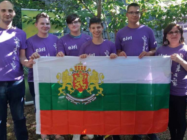 Български ученици спечелиха медали от Европейска олимпиада по информатика