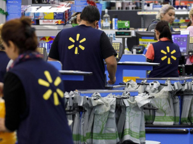 Walmart повишава заплатите на почасовите работници