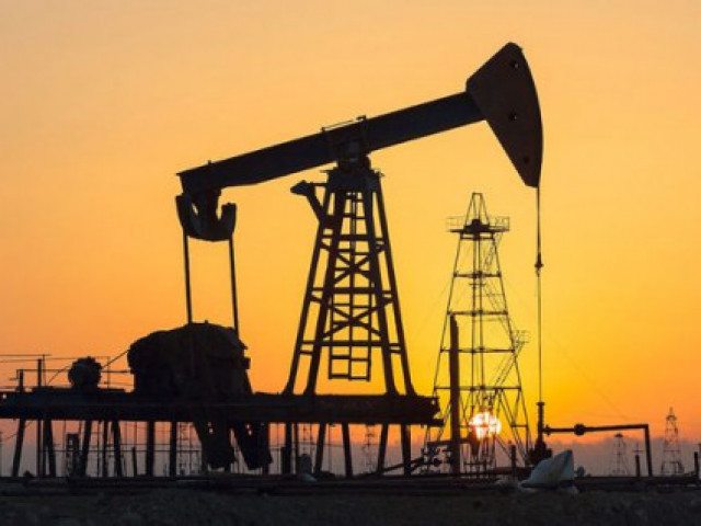 Цената на петрола WTI достигна отрицателни стойности, BRENT падна под 20 долара