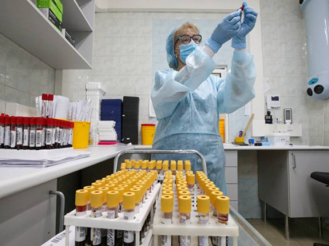 Започнаха тестовете на руска ваксина срещу COVID-19 върху доброволци