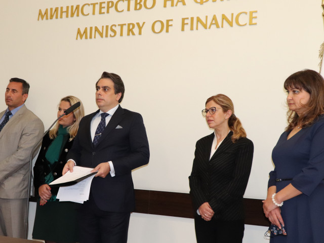 Служебният министър на финансите с трима нови заместници