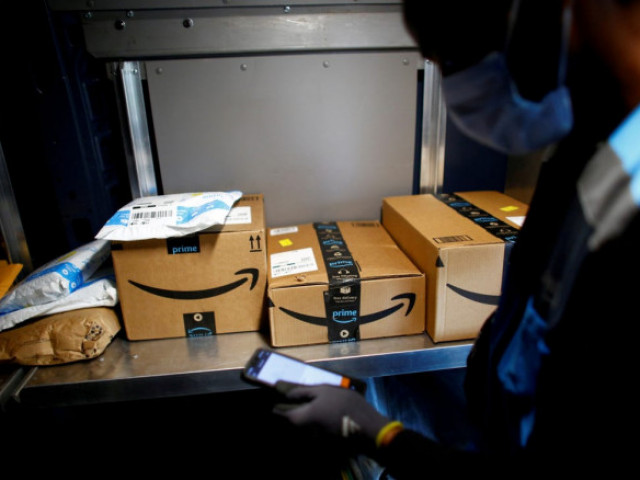 Amazon е обвинен в ценообразуване на основни артикули