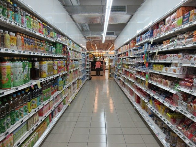 Карантина: Във Франция щурмуват супермаркетите както през март