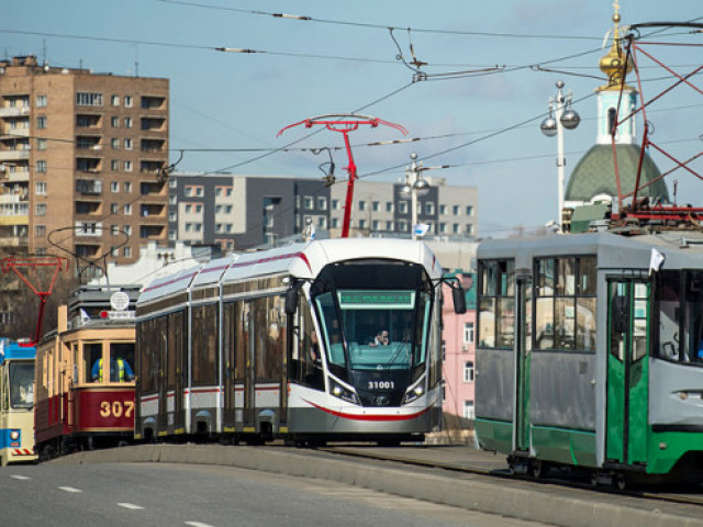 В Петербург за пръв път от март ще заработи туристически трамвай