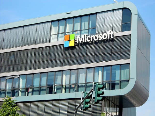 Microsoft отложи връщането на служителите си в офисите си в САЩ за неопределено време