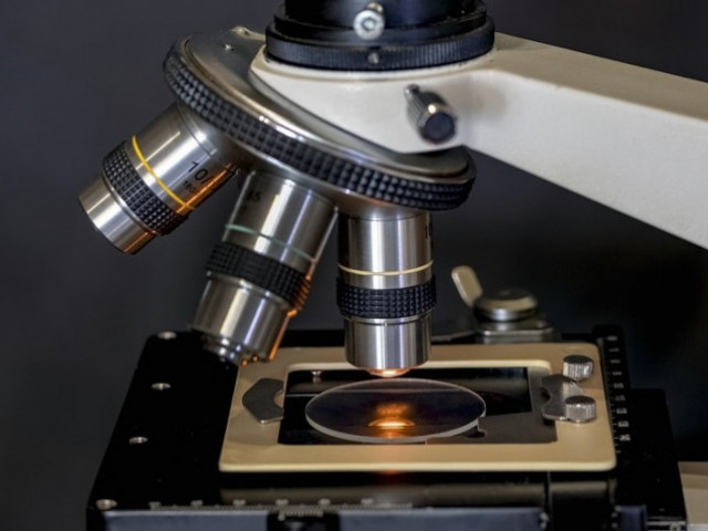 Google ще създаде микроскоп с изкуствен интелект за диагностика на рака