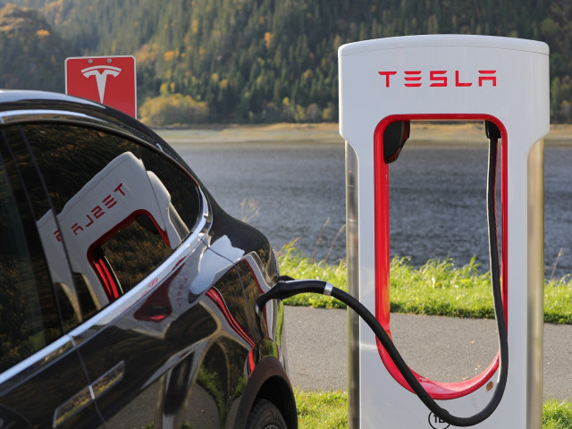 Мъск: Tesla е отворена за сливане с друг автомобилен производител