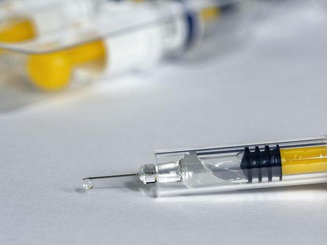 САЩ заподозряха AstraZeneca в предоставяне на непълни данни за ваксината