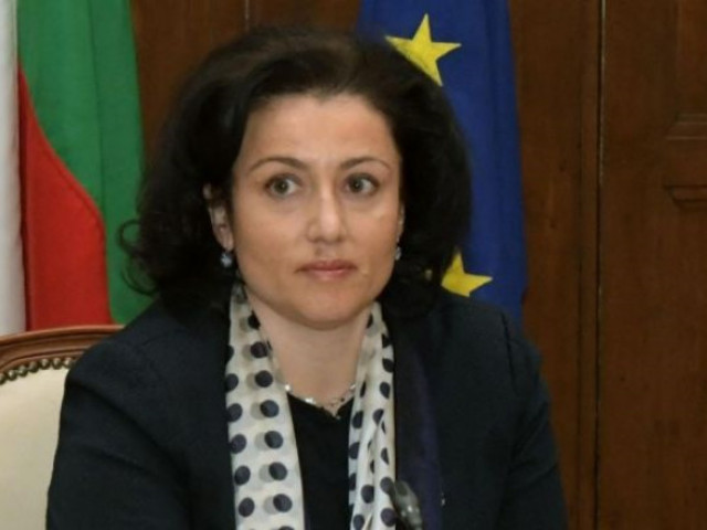 Десислава Танева: Няма нито един спрян евроцент по програмите за земеделие