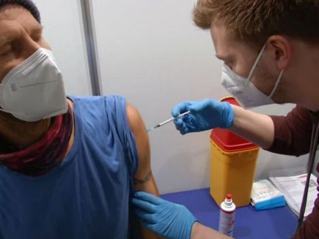 Словакия стимулира хората да се ваксинират с по 300 евро