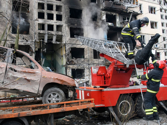 Взривове разтърсват Киев, докато Украйна и Русия подновяват преговорите