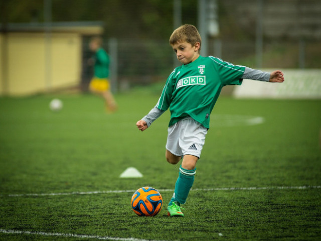БСТ подсигурява футболни топки на елитните клубове