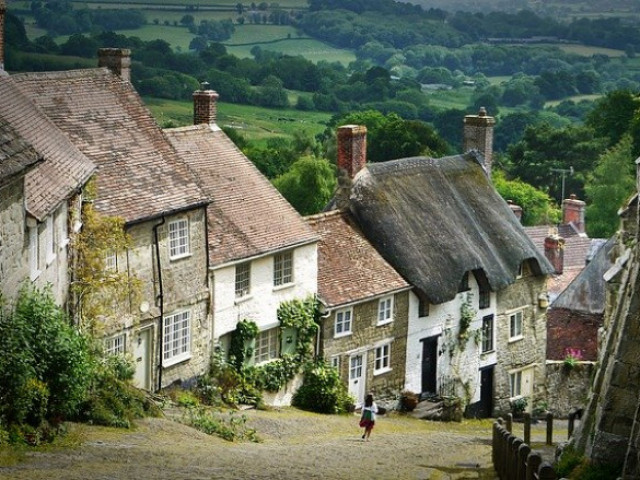 Великобритания: цените на жилищата растат извън Лондон