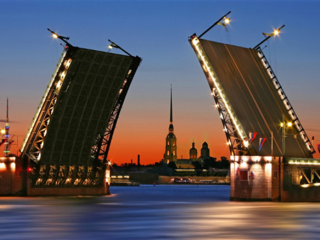 Десетки кафенета и ресторанти в Санкт Петербург затвориха врати