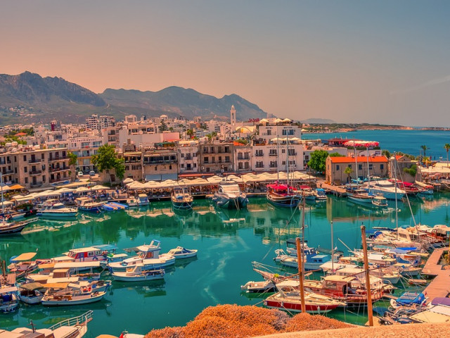 От днес Кипър отваря за туристи от над 65 държави