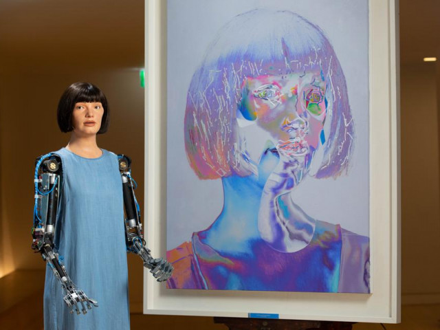 Изложба от автопортрети - дело на робот-андроид, беше представена в Лондон