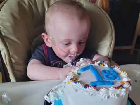 Най-недоносеното бебе отпразнува първия си рожден ден