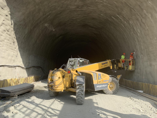 Свлачища при тунел „Железница“ ще забавят завършването на участък от АМ „Струма"
