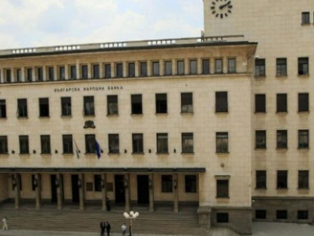 Печалбата на банките в България се сви с 51,4% за година