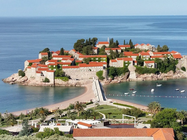 Черна гора приема туристи от Източна Европа без PCR и ваксина
