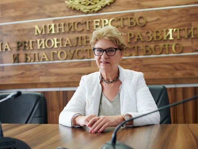 Министър В. Комитова: Бавните процедури изгониха чуждите инвеститори от България