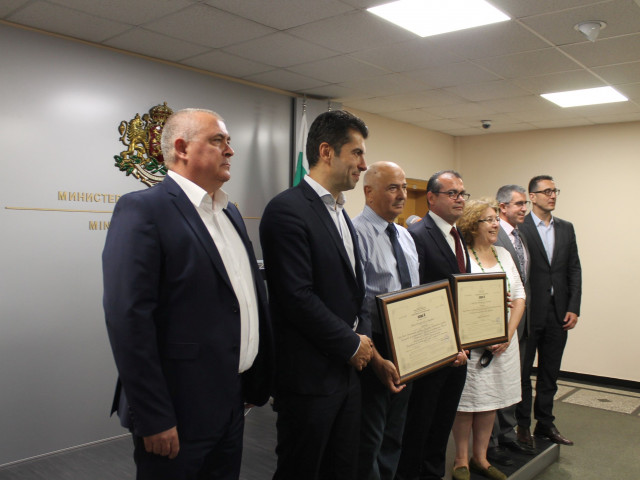 Министър Петков връчи три сертификата за инвестиции на стойност над 54 млн. лв.