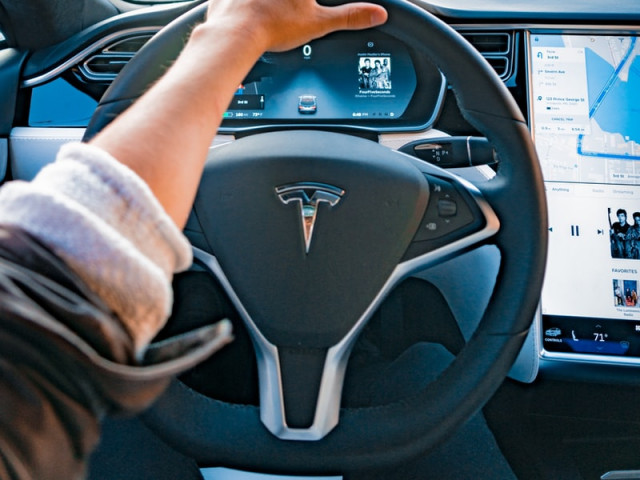 Илон Мъск: Tesla Semi ще изминава 1000 км на зареждане