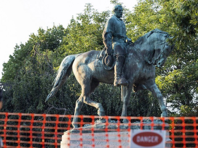 Променя ли се историята със заличаването на паметниците