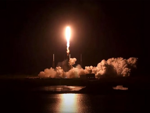Ракета на SpaceX бе изстреляна с 60 интернет спътника