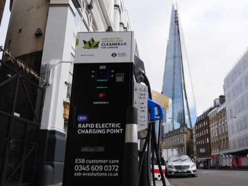 Зарядните станции за електромобили стават задължителни за нови сгради във Великобритания