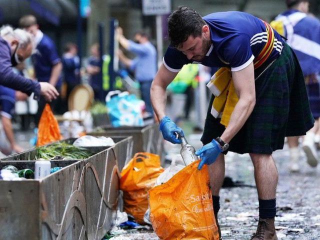 Фенове на шотландския национален отбор почистиха Лондон