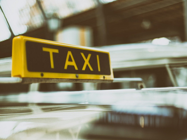 Такситата в София вдигат цените от април