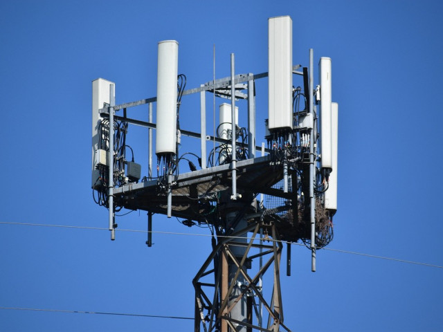На френските телекоми ще им се наложи да демонтират антените на Huawei